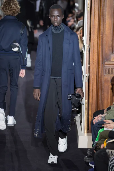 Look 7
